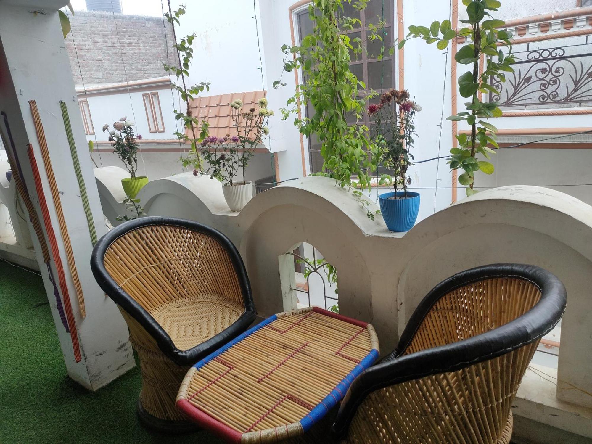 Manavi Home Stay Mathura Exterior photo