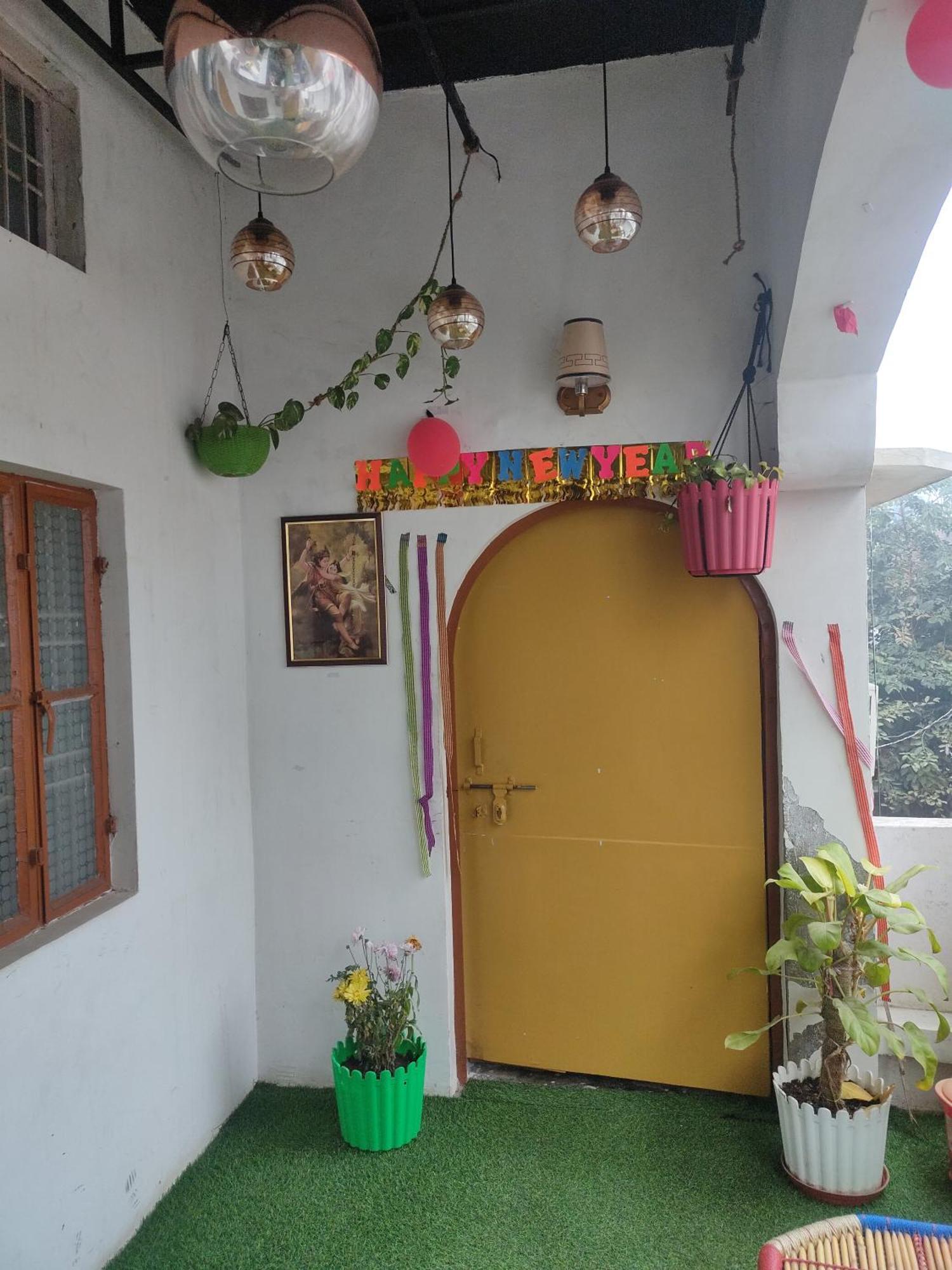 Manavi Home Stay Mathura Exterior photo