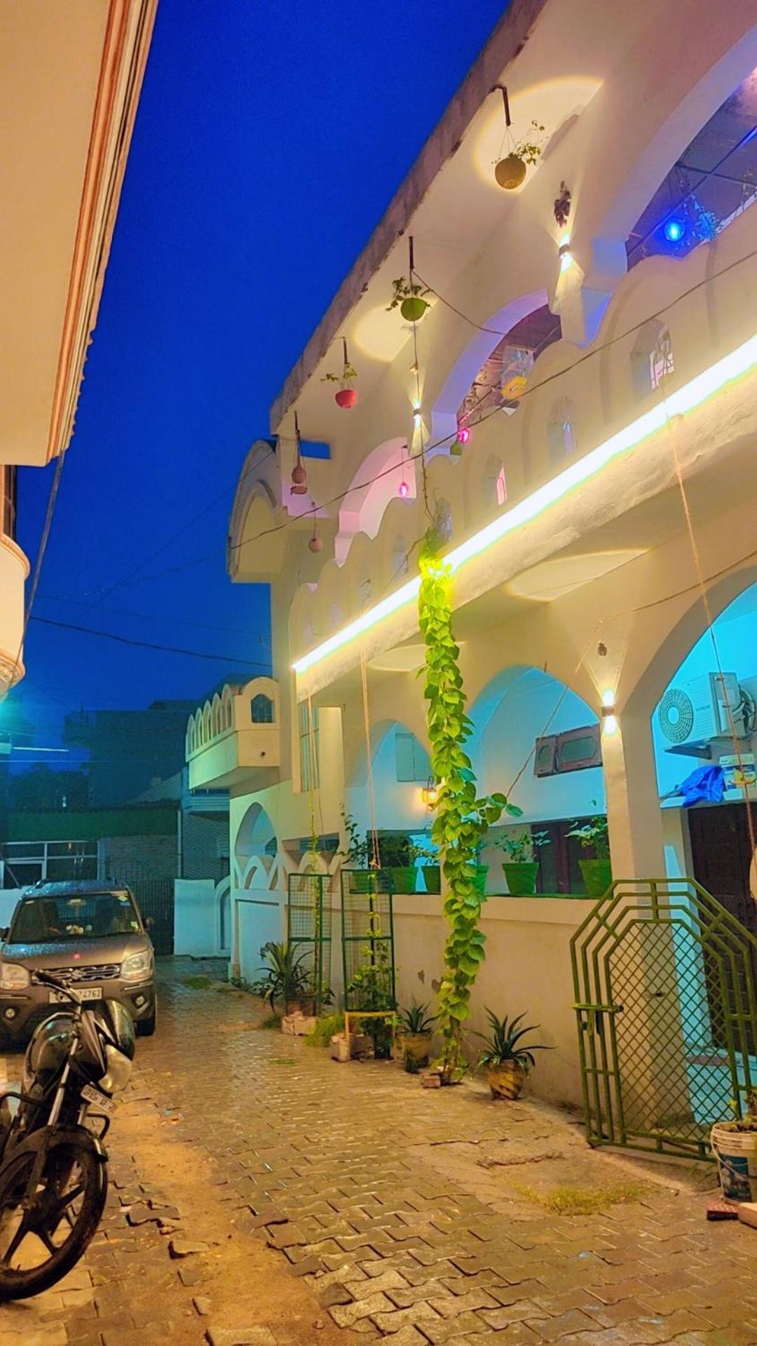 Manavi Home Stay Mathura Exterior photo